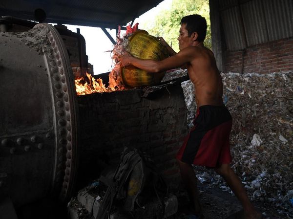 Sampah Plastik di Lingkaran Bisnis Pembuatan Tahu Sidoarjo