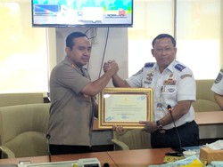 Bongkar Pemalsuan Buku Kir, Polres Jakut Diberi Penghargaan Kemenhub