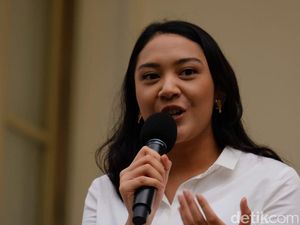 Gagas Gerakan #BangsaKuat, Putri Tanjung Bagikan 2.000 Makanan ke Tenaga Medis Gagas Gerakan #BangsaKuat, Putri Tanjung Bagikan 2.000 Makanan ke Tenaga Medis