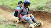Foto: Balapan Seru Naik Kadaplak, Gokart Asli Cimahi