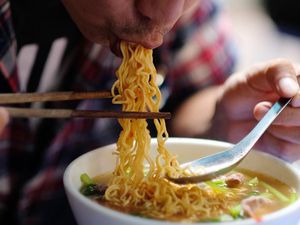 5 Kisah Tragis Remaja yang Tewas Setelah Menyantap Makanan 5 Kisah Tragis Remaja yang Tewas Setelah Menyantap Makanan
