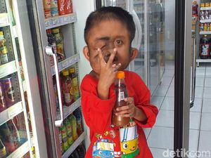 Idap 4 Jenis Kanker dan Tumor, Bocah Yatim Piatu Ini Tak Mengeluh Sakit Idap 4 Jenis Kanker dan Tumor, Bocah Yatim Piatu Ini Tak Mengeluh Sakit
