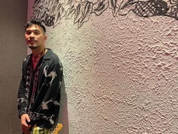 Digarap 3 Tahun, Album Debut Akhirnya Dirilis Adrian Khalif