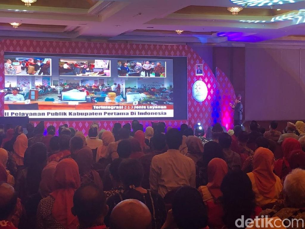 Bupati Anas Beberkan Strategi Anti-Mainstream Majukan Banyuwangi di Jakarta Bupati Anas Beberkan Strategi Anti-Mainstream Majukan Banyuwangi di Jakarta