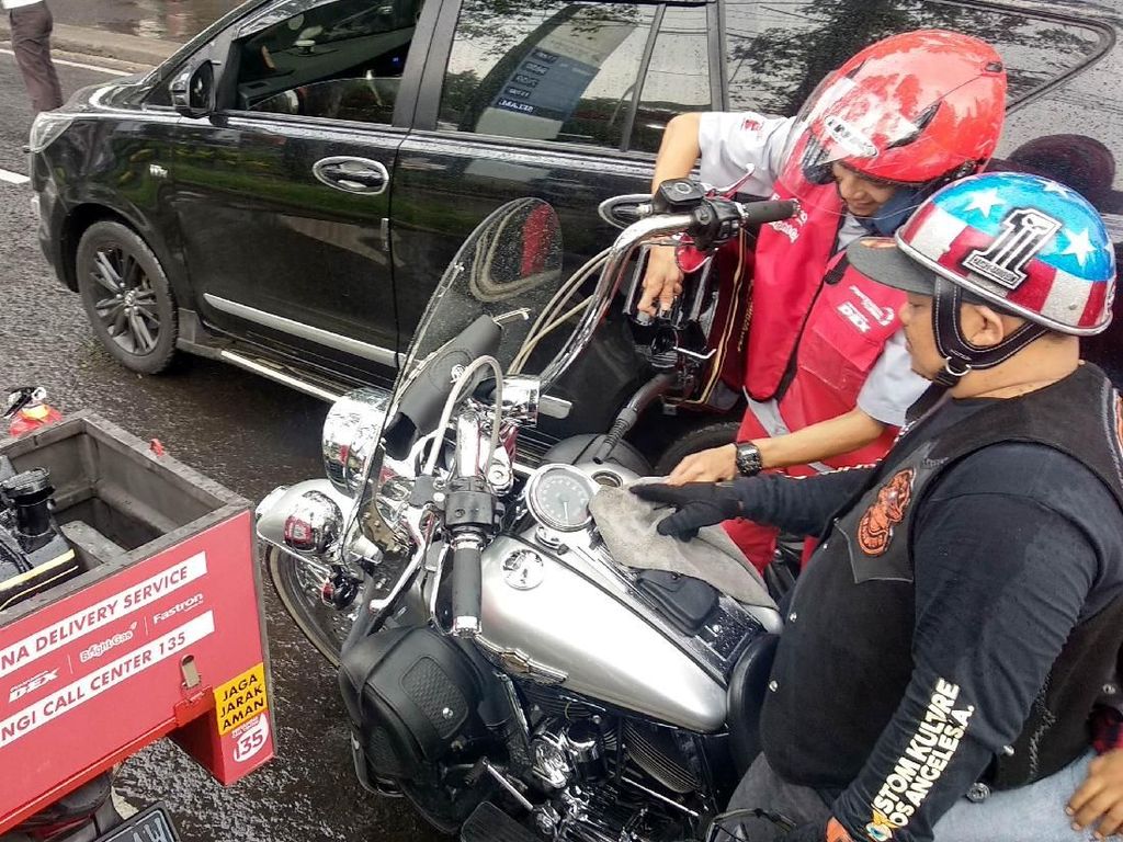 Pertamina Gratiskan Layanan Antar BBM dan LPG di Bandung Pertamina Gratiskan Layanan Antar BBM dan LPG di Bandung