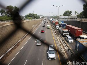 Duh! Lane Hogger Bikin Emosi Pemobil Lain di Tol