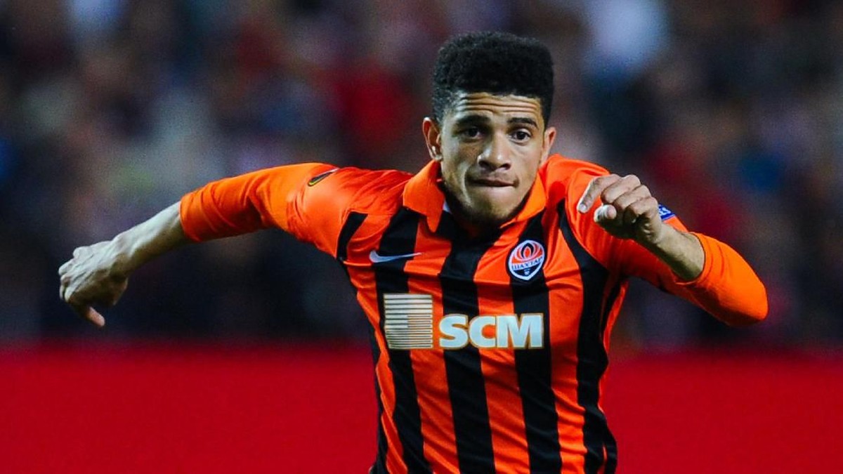 Gelandang Shakhtar Donetsk, Taison, dihukum larangan bertanding satu laga. (Foto: David Ramos/Getty Images)