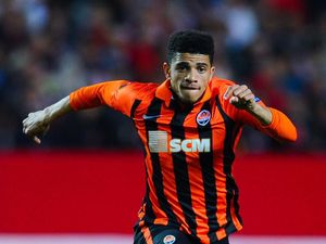 Melawan Suporter Rasis, Taison Malah Dihukum