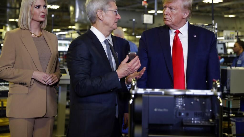Gencarkan Made In America, Donald Trump Sambangi Pabrik Apple