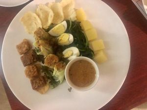 Gado-gado Ditata Berbaris dan Cantik, Netizen: Mau Upacara?