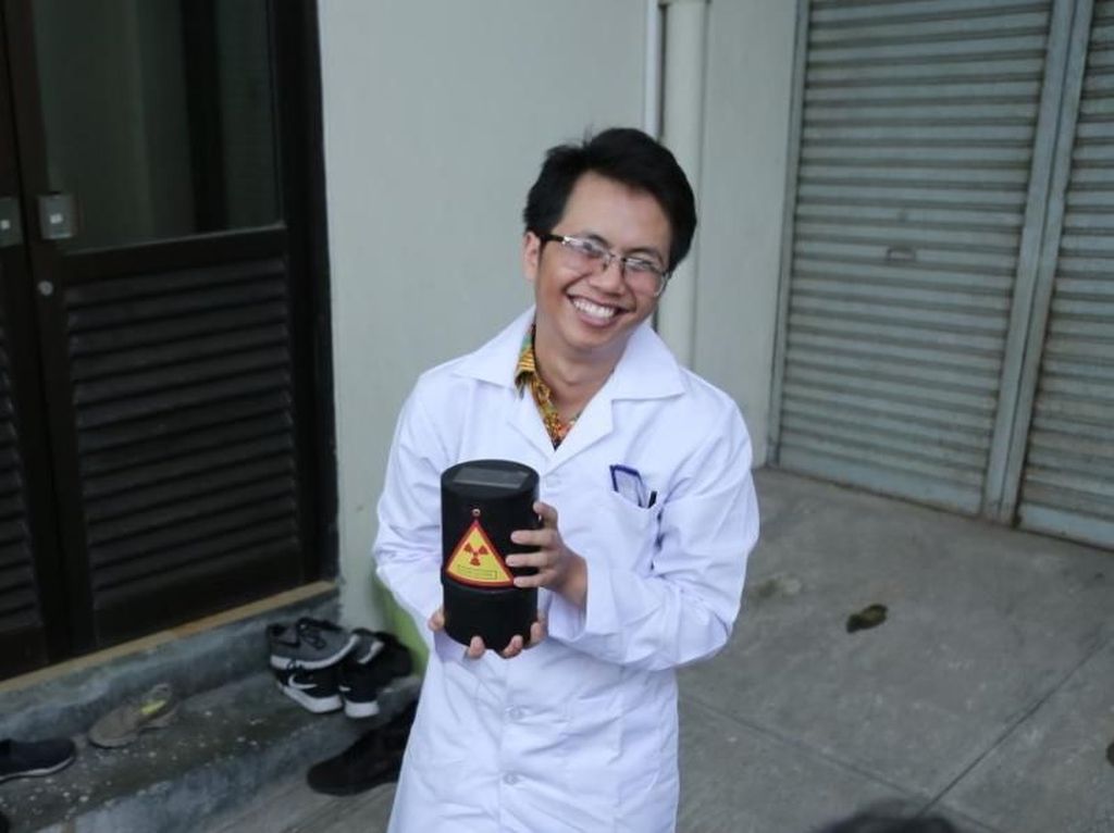 Peneliti UGM Bikin Baterai Nuklir! Peneliti UGM Bikin Baterai Nuklir!