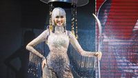 Foto Lucu Miss Vietnam Pakai Kostum Teko Kopi Raksasa untuk Miss Universe