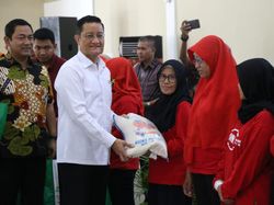 Kemensos Tingkatkan Bantuan Pangan Nontunai Jadi Rp 150 Ribu Kemensos Tingkatkan Bantuan Pangan Nontunai Jadi Rp 150 Ribu