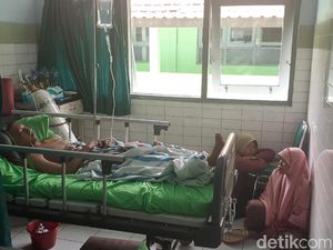 10 Siswa Korban Ambruknya Aula SMKN 1 Miri Sragen Masih Dirawat 10 Siswa Korban Ambruknya Aula SMKN 1 Miri Sragen Masih Dirawat