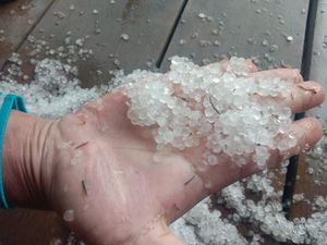 Usai Kemarau Panjang, Warga Puncak Papua Kembali Rasakan Hujan Es