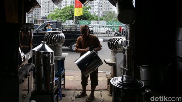 Lika-liku Bisnis Dandang di Kawasan Cawang