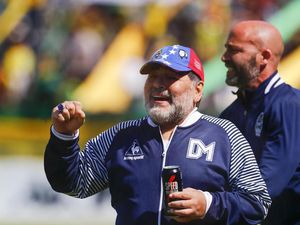 Maradona Ingin Tangan Tuhan-nya Lenyapkan Corona