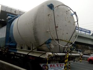 Ada Truk Tersangkut, Tol Meruya Arah Tangerang Macet 4 Km