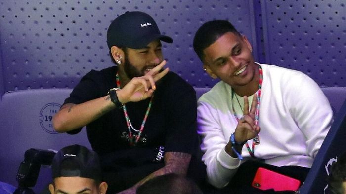 Pelatih PSG Thomas Tuchel tidak suka dengan kepergian Neymar (kiri) ke Madrid. (Foto: Manu Fernandez / AP Photo) Pelatih PSG Thomas Tuchel tidak suka dengan kepergian Neymar (kiri) ke Madrid. (Foto: Manu Fernandez / AP Photo)