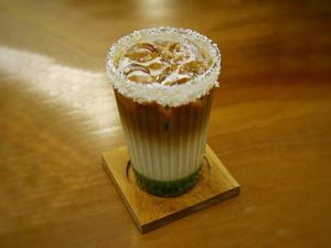 Paduan Rasa Es Kopi Susu Klepon di Kafe Ini Bikin Nagih