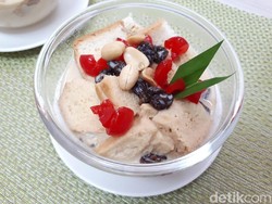 Resep Wedang Roti dengan Susu Creamy yang Hangat Manis