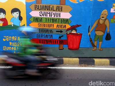 Mural Siaga Banjir Mejeng di Pintu Air Manggarai