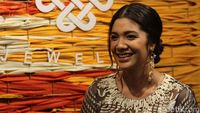 Gaya Etnik Istri Nadiem Makarim, Franka Franklin Pakai Anting Padi