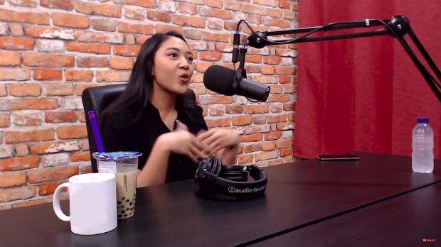 Putri Tanjung di YouTube Deddy Corbuzier