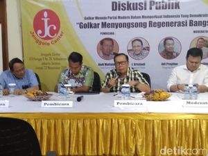 Tokoh Senior Golkar Nilai Ketum Parpol Harus Lebih Suci dari Pejabat Tokoh Senior Golkar Nilai Ketum Parpol Harus Lebih Suci dari Pejabat