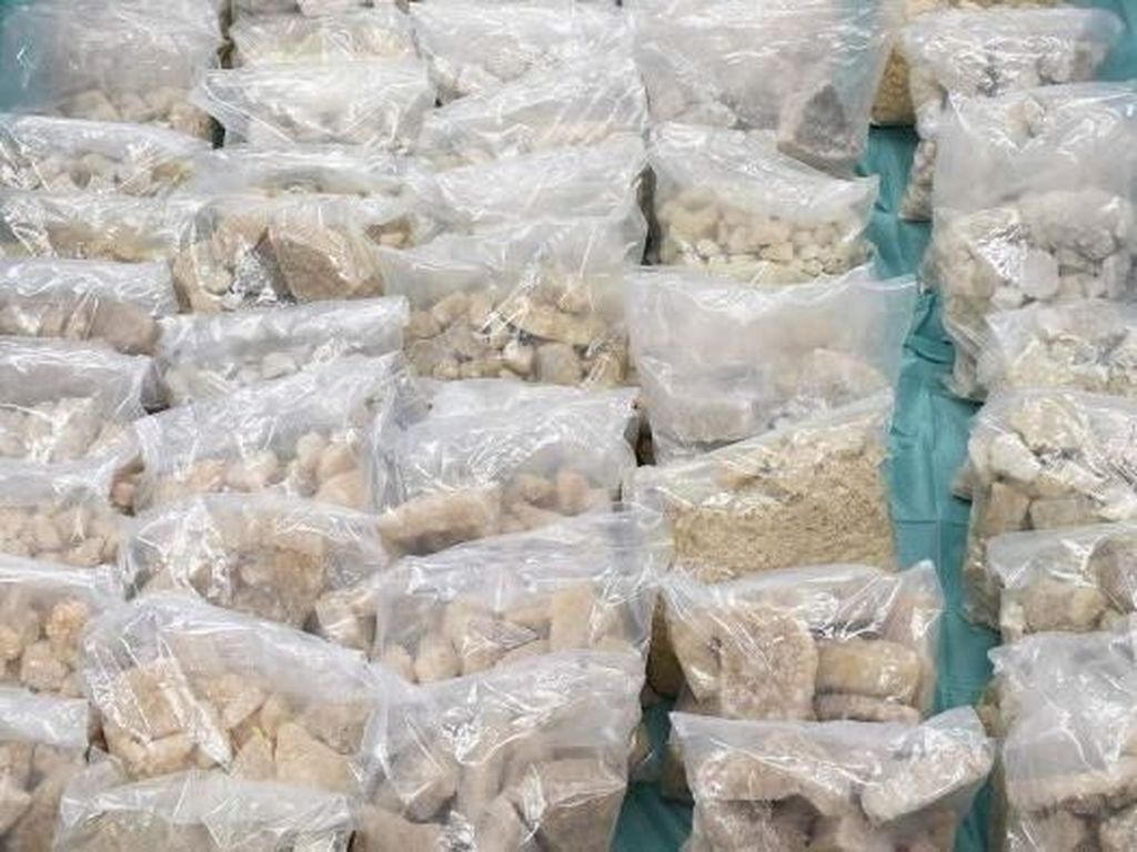 Polda Sulsel Musnahkan 14,6 Kilogram Sabu dan Ribuan Ekstasi Polda Sulsel Musnahkan 14,6 Kilogram Sabu dan Ribuan Ekstasi