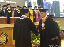 Eks Sekda Jateng Dikukuhkan Jadi Guru Besar Tidak Tetap Undip