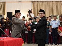 DPR Minta Kemendagri Cek Keluarga Gubernur-Sekda Riau yang Jadi Pejabat