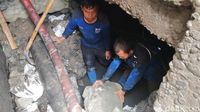 Endapan Semen Tebal Penyumbat Saluran Air di Panglima Polim