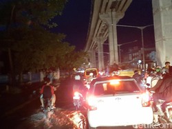 Diguyur Hujan Lebat, Jalan Protokol di Palembang Terendam Banjir