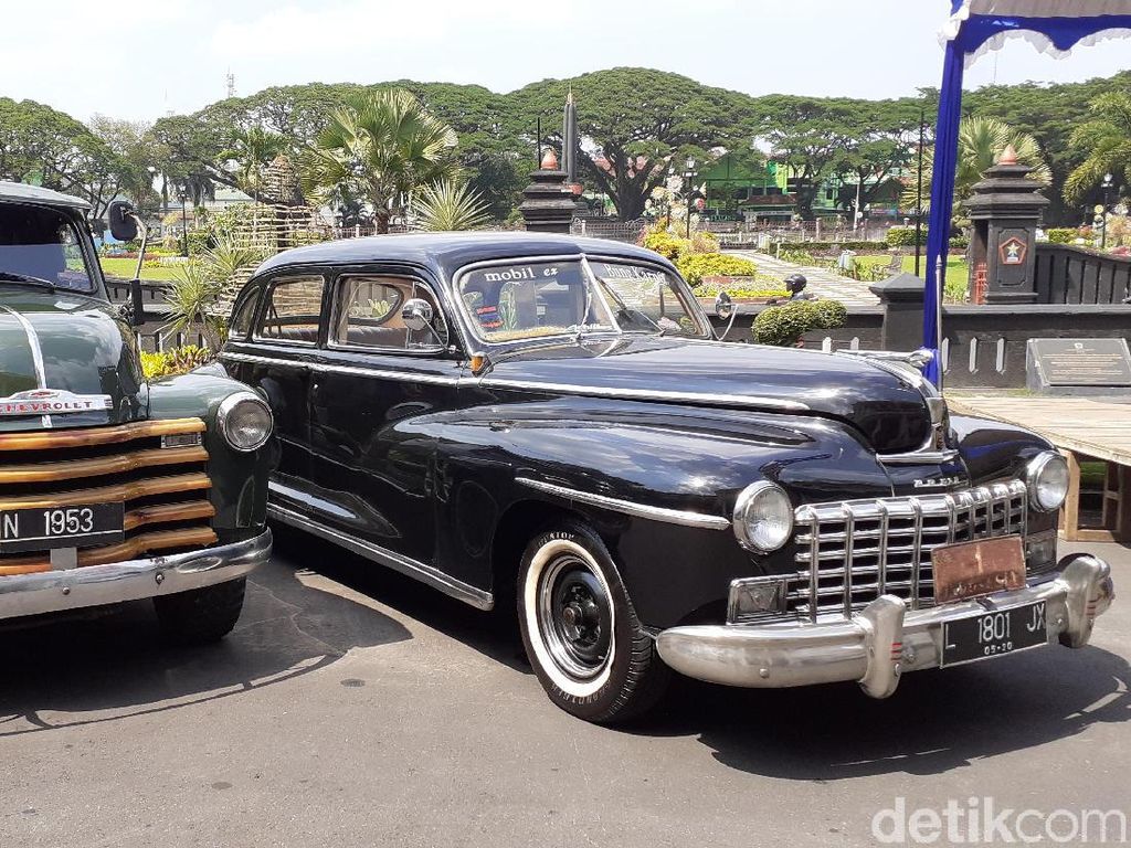 Mobil Bung Karno Jalan-jalan di Kota Malang Mobil Bung Karno Jalan-jalan di Kota Malang