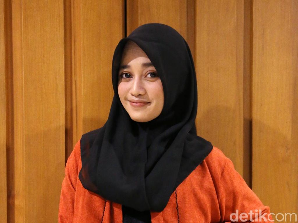 Sibuk Berat, Sekolah Veve Zulfikar Mulai Terbengkalai Sibuk Berat, Sekolah Veve Zulfikar Mulai Terbengkalai