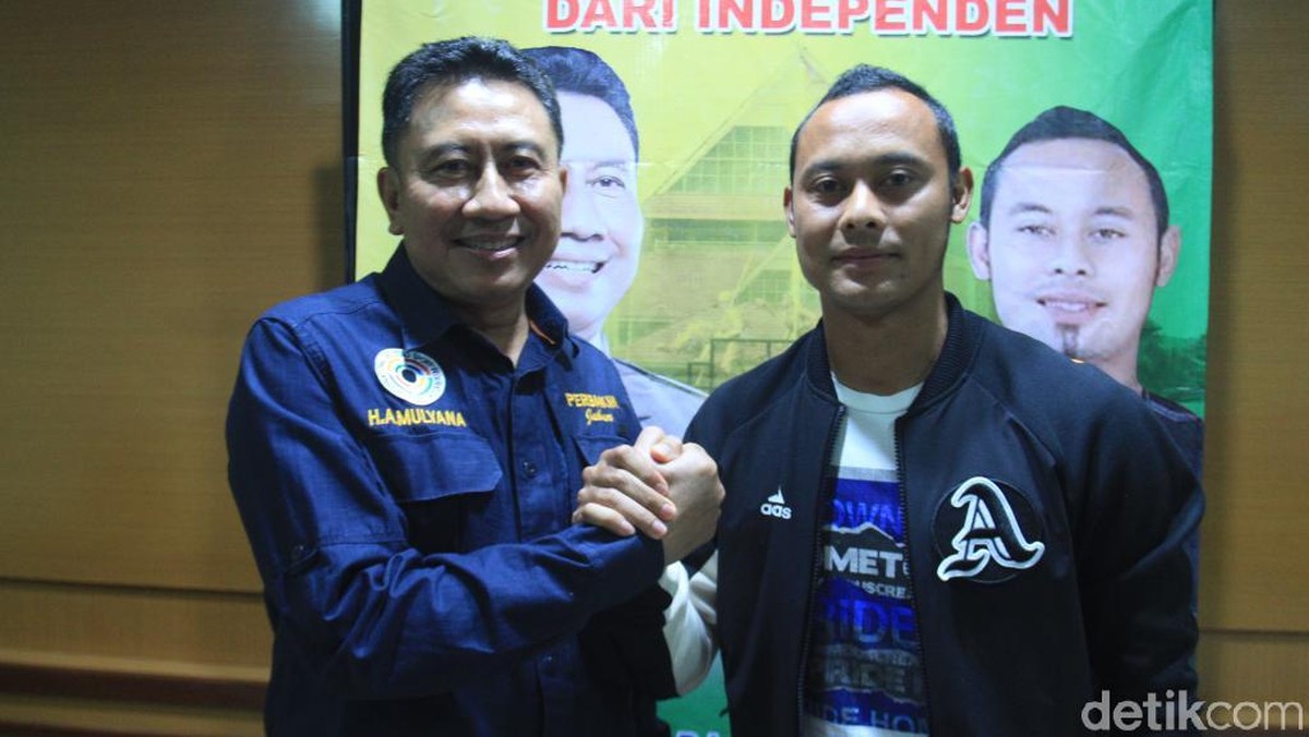 Eks pemain Persib Bandung Atep akan maju di Pilkada Bandung 2020. (Foto: Wisma Putra)