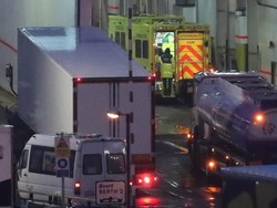 16 Migran Timur Tengah Ditemukan di Dalam Kontainer Tersegel Menuju Irlandia