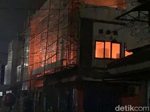 Ruko di Pettarani Rappocini Makassar Terbakar Hebat