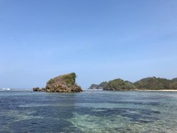 Siap Jatuh Cinta Lagi dengan Pantai Kondang Merak Malang?