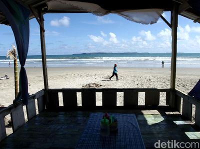 Pesona Pantai Lantik yang Cantik di Pulau Terluar Indonesia