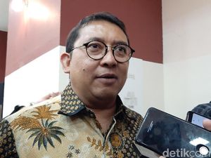 Fadli Zon soal Proteksi Data: Menkominfo Aja Pakai Nomor AS, Gimana Rakyat? Fadli Zon soal Proteksi Data: Menkominfo Aja Pakai Nomor AS, Gimana Rakyat?