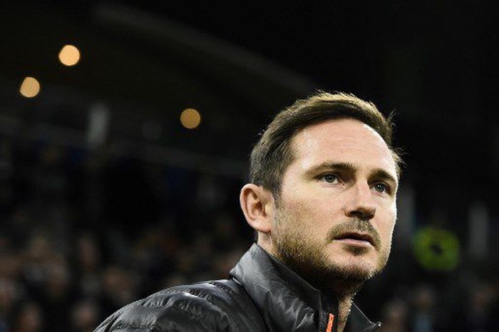 Chelsea's English head coach Frank Lampard looks on prior to the UEFA Champions League Group H football match between Ajax Amsterdam and Chelsea on October 23, 2019 at the Johan Cruijff Arena, in Amsterdam. (Photo by JOHN THYS / AFP)