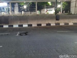 Tolong Ditutup! Lubang di Jl Rasuna Said Jaksel Sering Buat Pemotor Jatuh