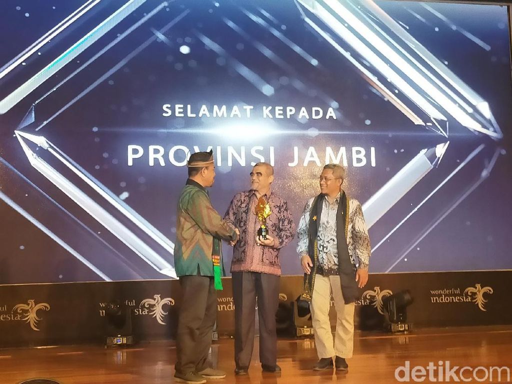 Kata Jambi yang Jadi Juara Umum Anugerah Pesona Indonesia 2019 Kata Jambi yang Jadi Juara Umum Anugerah Pesona Indonesia 2019
