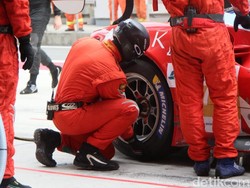 Mengintip Proses Pergantian Ban untuk Balapan