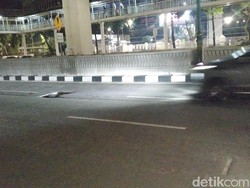 Lubang yang Sering Buat Pemotor Jatuh di Jl Rasuna Said Jaksel Ditambal