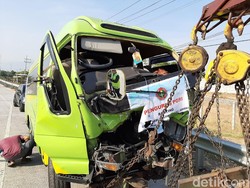 Minibus Rombongan Guru Kecelakaan di Tol Paspro, 1 Orang Tewas 2 Kritis