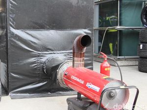 Mengapa Ban Buat Balap Perlu Dipanaskan? Mengapa Ban Buat Balap Perlu Dipanaskan?