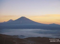 Menikmati Sunrise dan Melihat 4 Gunung dari Puncak Suroloyo Jogja